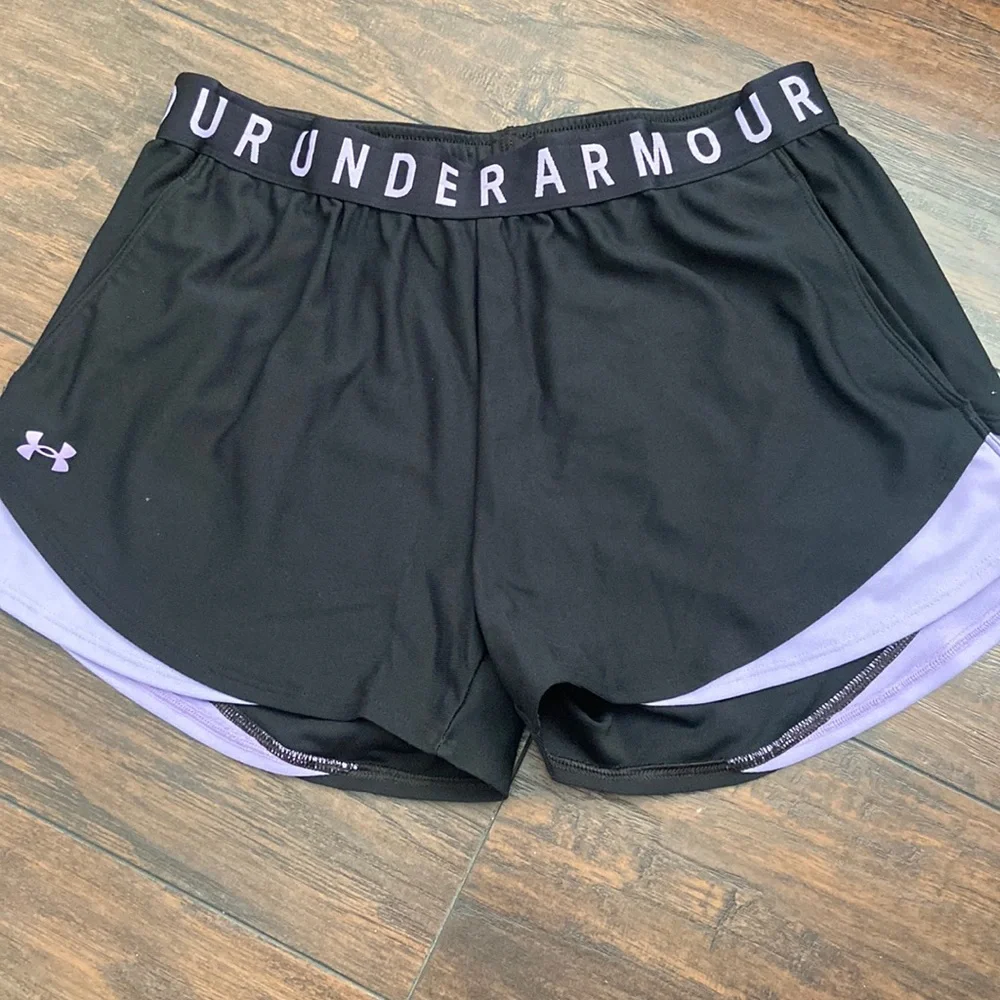 Women’s Shorts - Picture 1 of 3